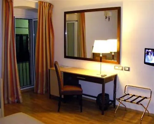 Hotel Centrale Olbia 4*,